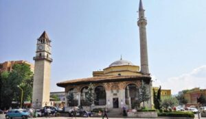 binlerce-mabedin-yikildigi-surecte-ayakta-kalan-cami-haci-edhem-bey-camii-OX9W34Jn.jpg