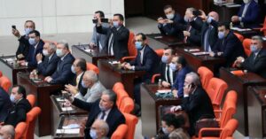 memur-ve-emekliye-ek-artirim-teklifi-tbmmde-kabul-edildi-5vlOsNw2.jpg