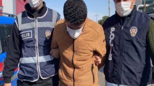 polis-goz-artirmayi-gaziantepte-500-bin-liralik-altin-calan-hirsizlardan-biri-yakalandi-AhNYP6QG.jpg